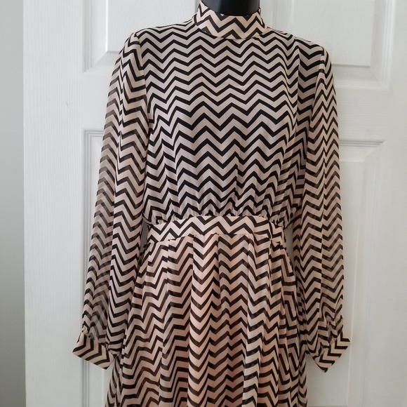 Dress - Picture 1 of 2